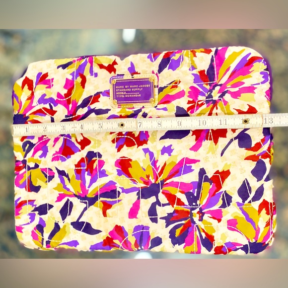 Marc Jacob Textile Wristlet Floral - Picture 5 of 17